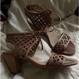 Leather Adrienne Vittadini Sandals - size 7